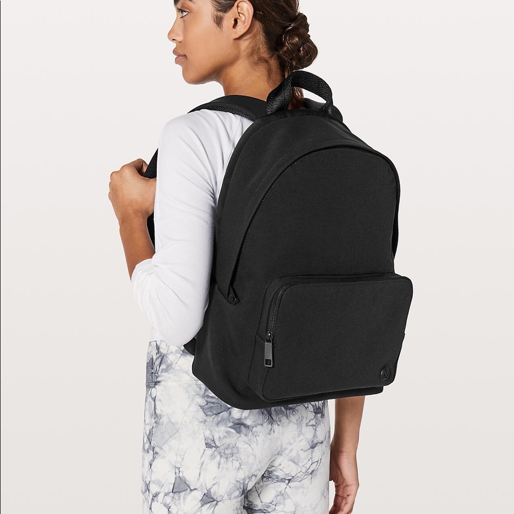 Lululemon everywhere backpack 17L $128 - Picture 5 of 8